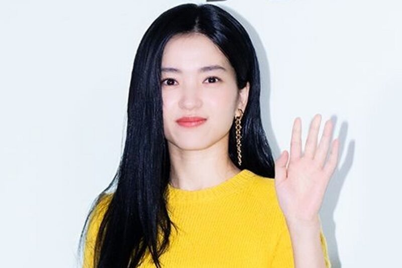 キム・テリ、ガリガリ体型維持の秘訣はサウナ？ 引き締まったボディに注目