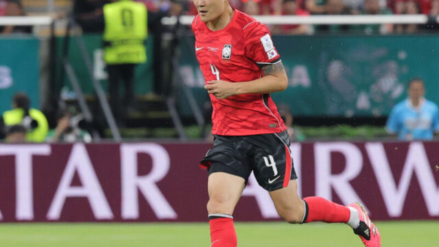 マンU、W杯にスカウト派遣でキム・ミンジェ獲得へ本格始動　「技術陣も大絶賛」夏の去就に注目