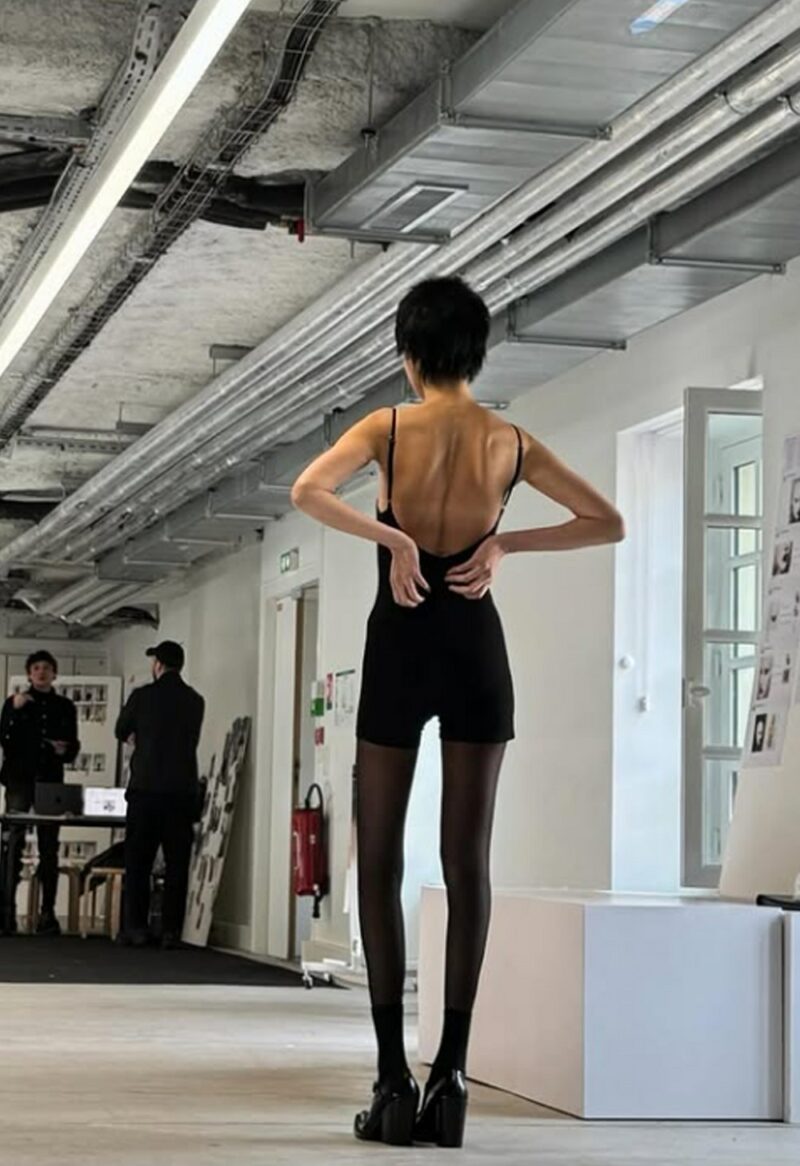 180cm・47kgのホン・ジンギョン、パリコレでトップモデル級スタイル披露「人生最低体重」