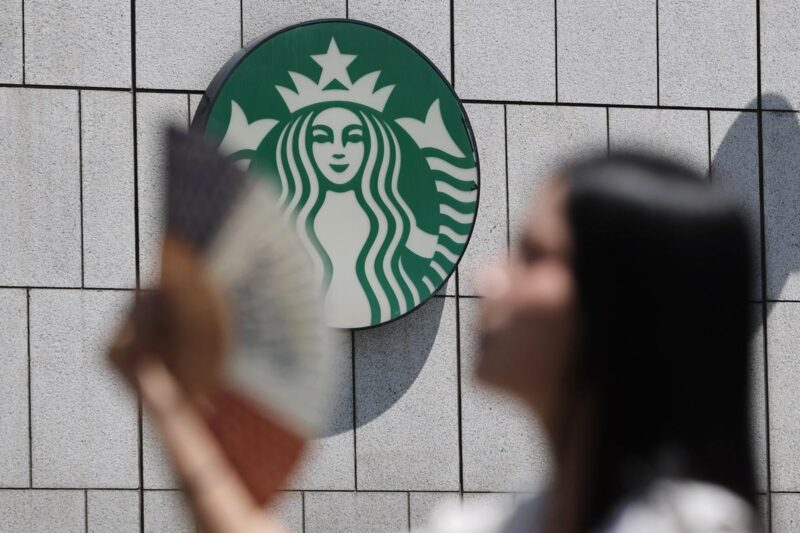 スターバックス、27年ぶりの決断…「営業終了を早める」方針へ