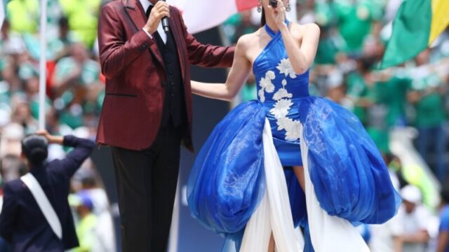 ドレスにスニーカー…イ・ジェ、W杯開会式で見せた「神対応」に世界が感動