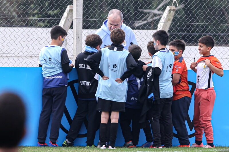 ビエルサ監督のウルグアイ代表、W杯開幕に暗雲…入国トラブルで試合前日に米国到着の異常事態