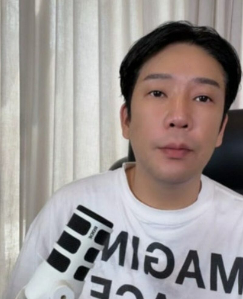 MCモン、逮捕状の岐路でも笑顔でライブ配信 チャガウォンと温度差くっきり