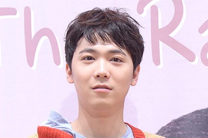 イ・ホンギ、ステージから転落…痛みを訴える
