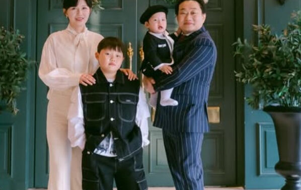 カリナム、息子の満1歳祝いの思い出を公開…「『野人時代』ではありません」のテロップに爆笑