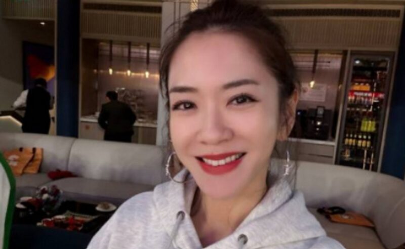 有名女優、靭帯断裂で救急搬送…「歩行困難、膝を切開の可能性」