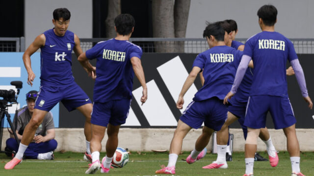 韓国、非公開で戦術練習　メキシコは遅れて芝の適応へ