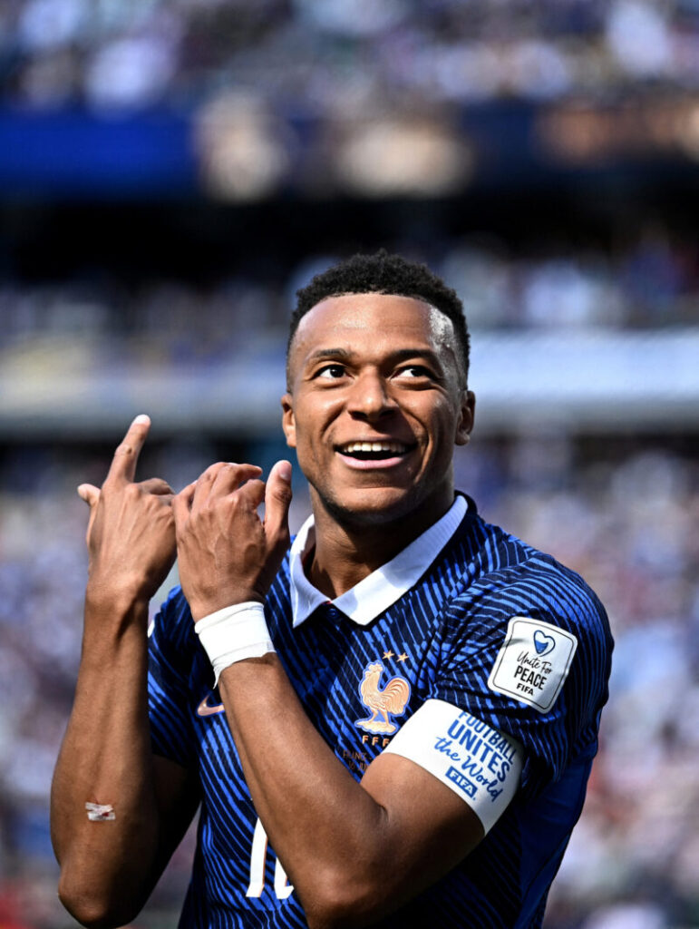 エムバペがフランス代表最多58得点の新記録　W杯通算14得点で歴代3位に浮上