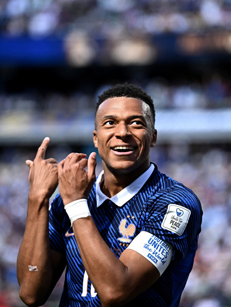 エムバペがフランス代表最多58得点の新記録　W杯通算14得点で歴代3位に浮上