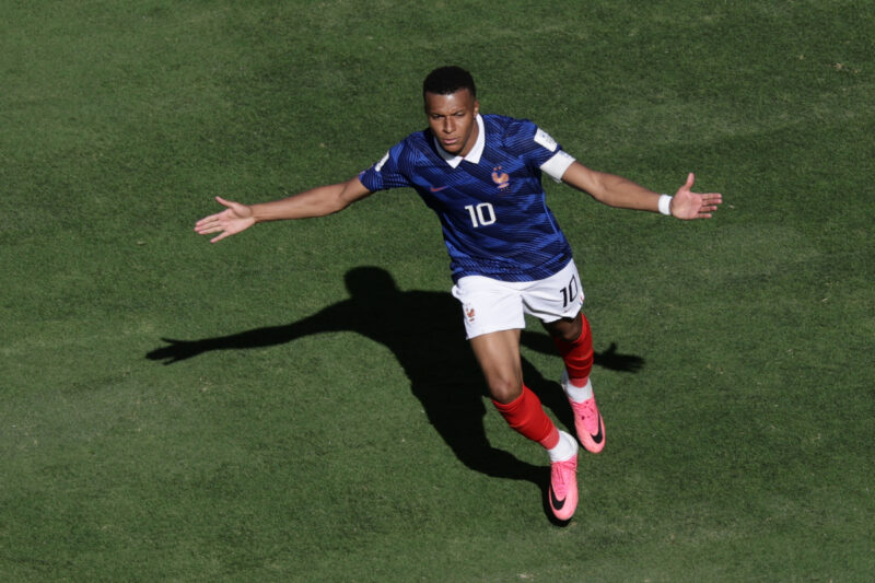 エムバペがフランス代表最多58得点の新記録　W杯通算14得点で歴代3位に浮上
