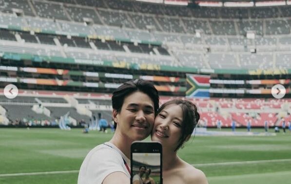 W杯開会式で圧巻のパフォーマンス、ジェイ（JAY）が婚約者サム・キムとの舞台裏ツーショットを公開