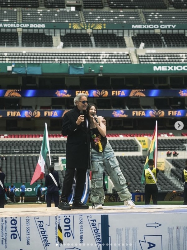 W杯開会式で圧巻のパフォーマンス、ジェイ（JAY）が婚約者サム・キムとの舞台裏ツーショットを公開