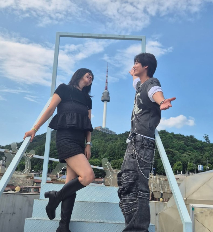ソ・ユジョン&キム・ギュジョン、解放村での仲睦まじいツーショットにファン歓喜「期待が高まる」
