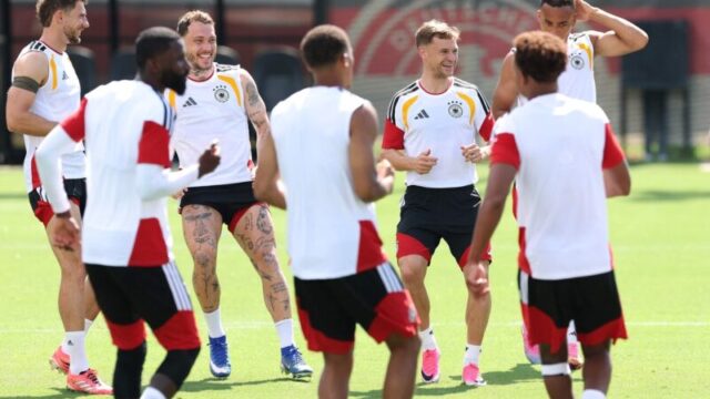 野生の楽園？ヘビの脅威に怯えるW杯代表選手たち