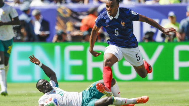 「芝の下にコンクリート？」W杯会場の芝状態に批判殺到、来月の決勝戦に懸念の声