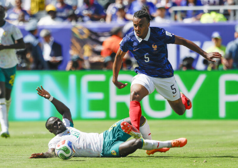 「芝の下にコンクリート？」W杯会場の芝状態に批判殺到、来月の決勝戦に懸念の声