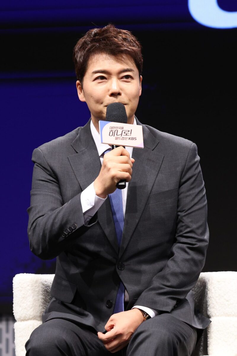 KBS全炫茂、JTBCW杯応援で物議　デフォルト事態と重なった「苦い一幕」