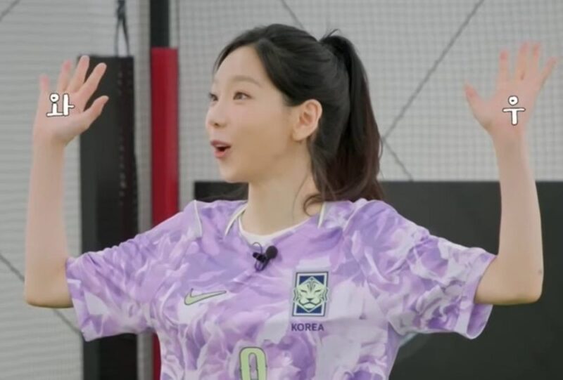 「ゴルバト女」からラブコール受け…テヨン、W杯観戦で“サッカーフリークモード”→“メッシは何を…”
