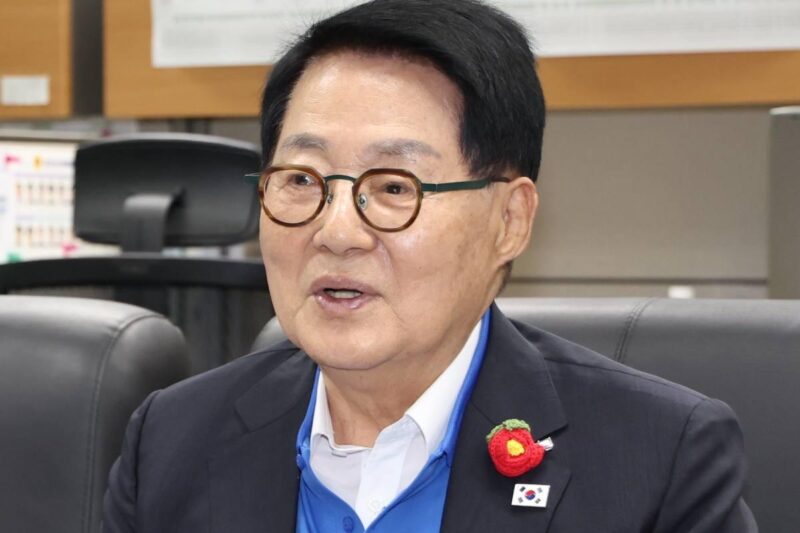 鄭清来氏、四方から集中砲火…「満身創痍」に