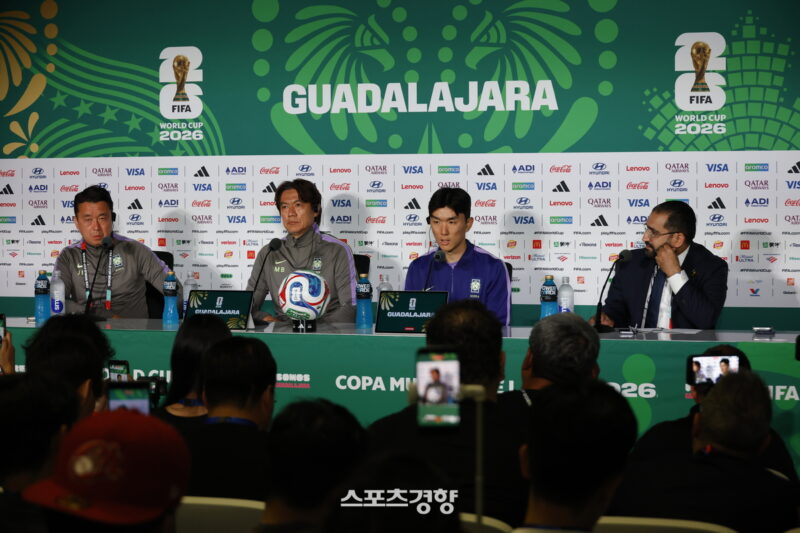 洪明甫監督、韓国代表に期待「2002年W杯ベスト4を超えてほしい」