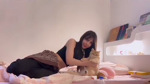 ヘリン、愛猫とのほっこり日常を公開…溢れるラブリーな魅力に視線集中