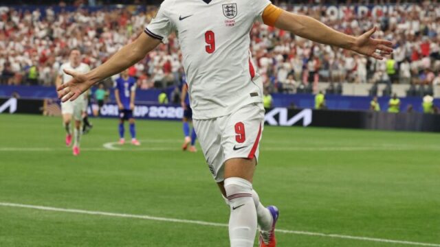 バロンドール候補ケイン、W杯初戦で真価発揮　2得点＆献身守備で圧巻の存在感