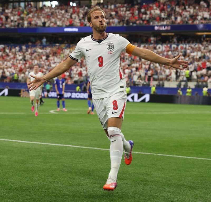 バロンドール候補ケイン、W杯初戦で真価発揮　2得点＆献身守備で圧巻の存在感