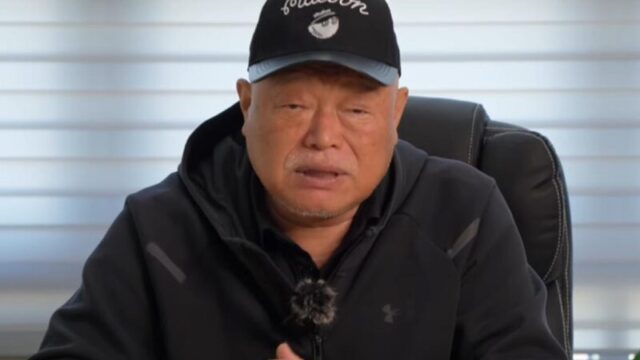「政治活動撤回」のキム・フングク、太極旗を手に…「応援中」と明かす