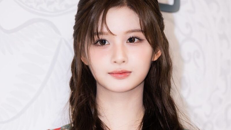 설윤, 허리 통증 여파로…싱가포르 공연은 의자에 앉은 채 진행