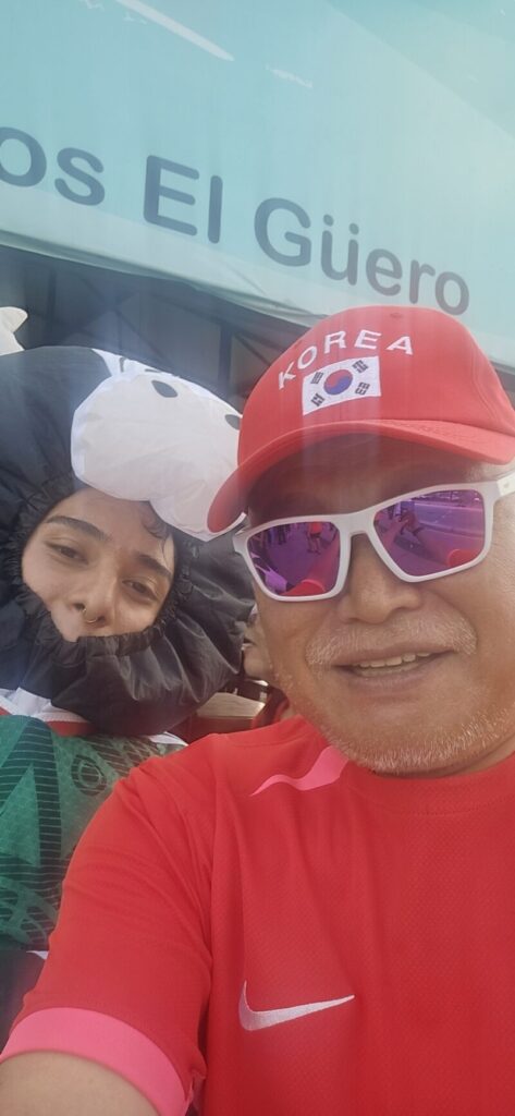 キム・フングク、グアダラハラで「コルダラハラ」と叫び韓国人同胞と合同応援