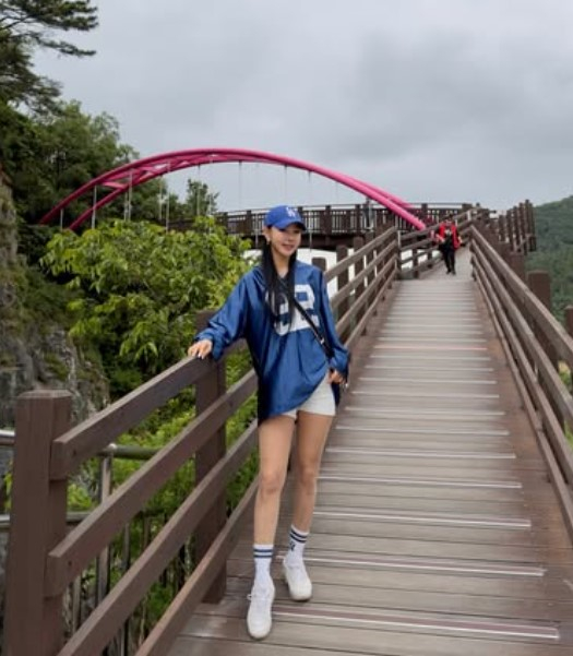 キム・ギュリ、大邱の松海公園でヒーリング散歩…清涼感あふれる近況公開