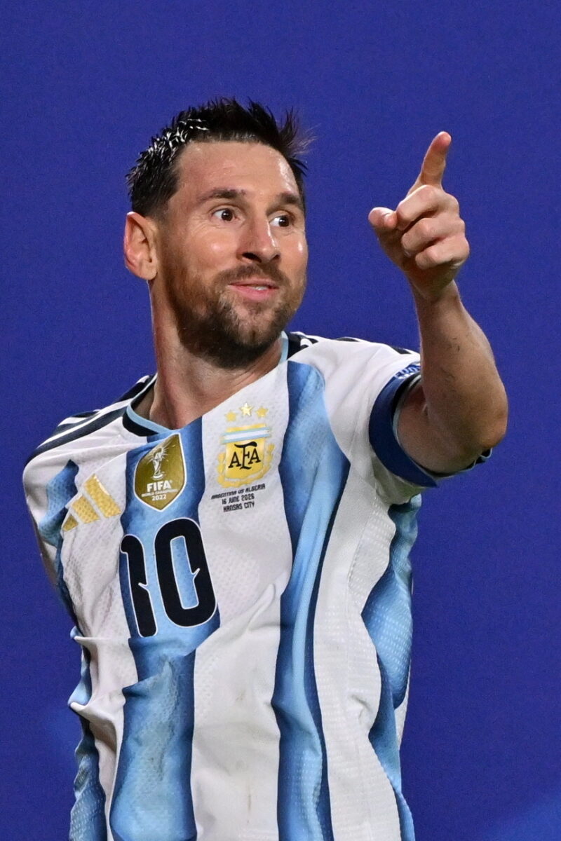 エムバペvsメッシ、ナイキvsアディダス…W杯の裏で繰り広げられる熱きブランド戦争