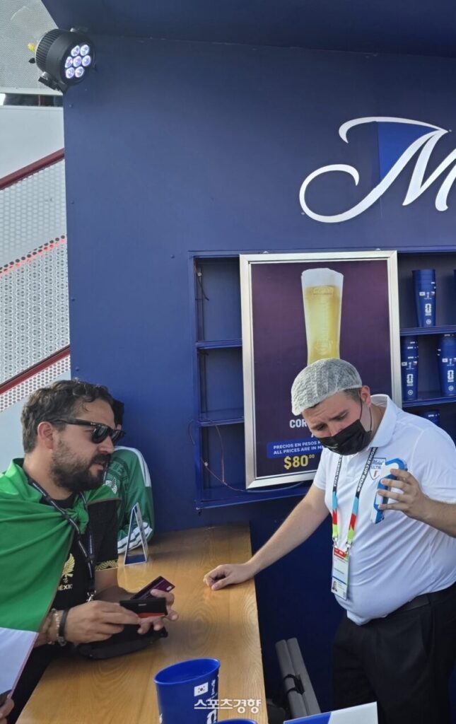 生ビール1杯3000円、W杯の物価高が「ニューノーマル」に