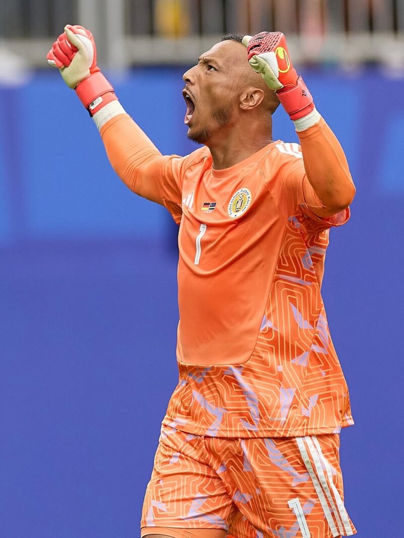 W杯新記録!37歳ベテランGKが驚異の15セーブ「歴史に残るパフォーマンス」