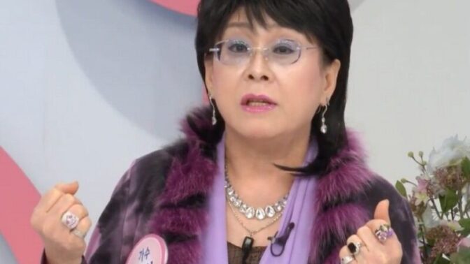 韓志日、「腎臓癌闘病」故オク姫の最後の道を見送る…「愛する妹が旅立つ」