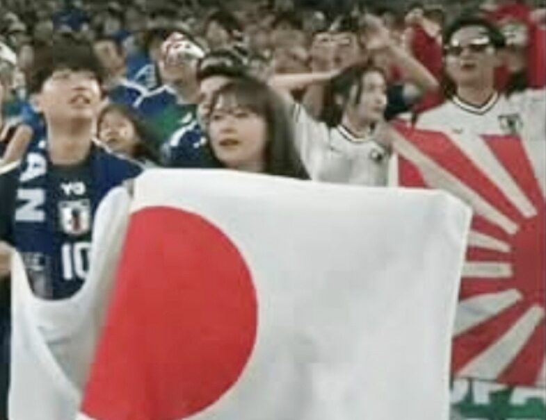 「ゴミ拾いはするが旭日旗は掲げる」韓国で批判殺到、サッカー日本代表サポーターの“二面性”にFIFAの対応求める声