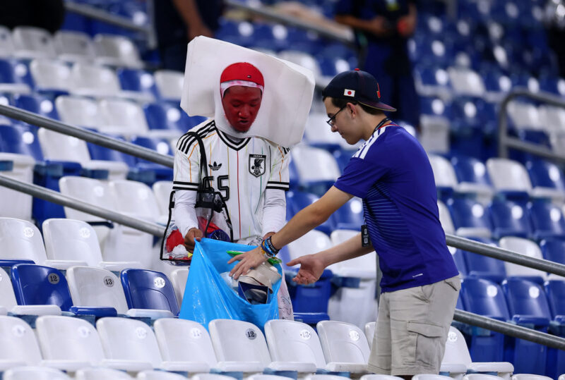 「ゴミ拾いはするが旭日旗は掲げる」韓国で批判殺到、サッカー日本代表サポーターの“二面性”にFIFAの対応求める声