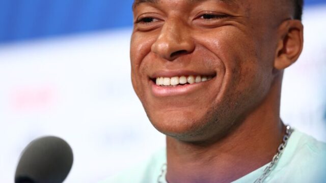 「GKを3人並べちゃダメ？」エムバペ封じに挑むイラク監督、冗談に隠した本音