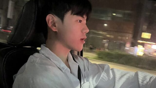 【独自】「19歳」ユン・フ、運転中の写真公開で「無免許疑惑」一蹴…「無免ライダーじゃない」
