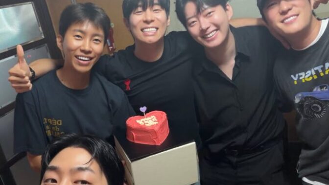 イム・ヨンウン、日焼けした顔で誕生日パーティーを満喫