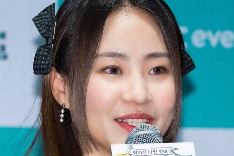 チョ・ヒョナ、悲報を伝える…「納骨堂を訪問」