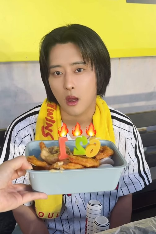 KARD J.Seph、誕生日を迎え近況報告　野球場でも際立つ圧倒的存在感