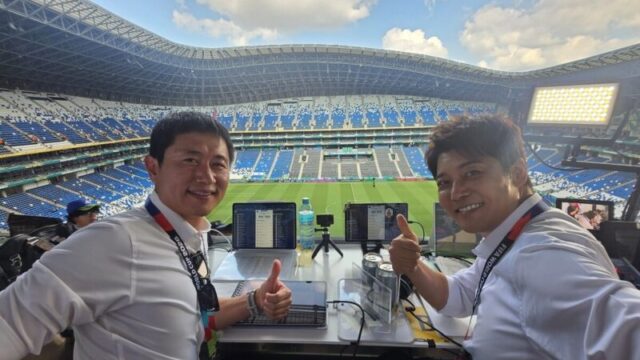 チョン・ヒョンム、デビュー戦で大活躍！イ・ヨンピョと太極旗を背にツーショット