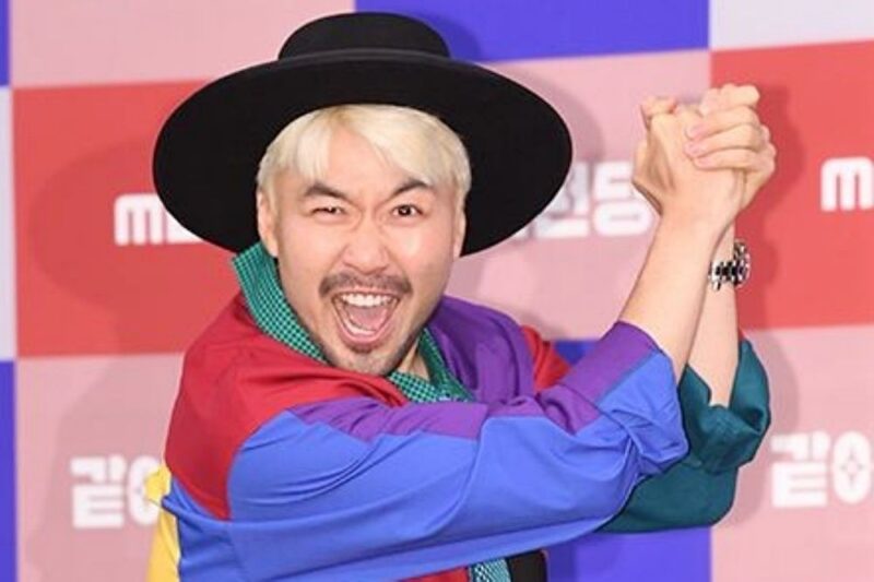 노홍철, 빨간 하이힐+스커트로 승무원 파격 변신…"성별은 관계없어"