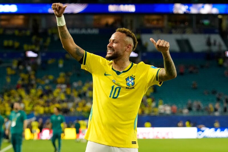 ヴィニシウス2発＆ネイマールも存在感！ブラジルがスコットランドを3-0撃破、首位で決勝T進出