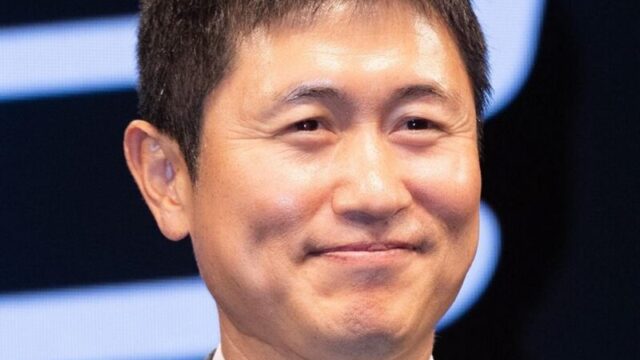 南ア戦敗北…李榮杓、感情を抑えきれず机を「バン！」