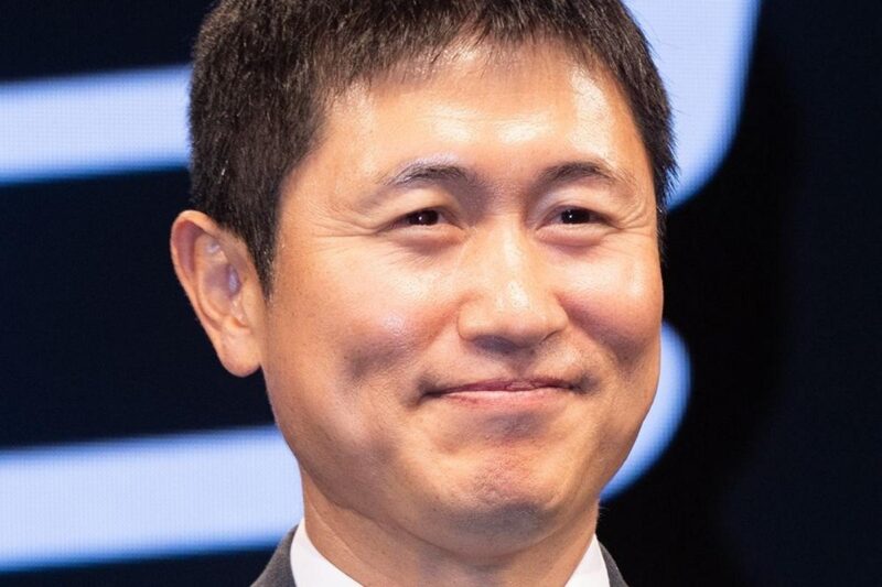 南ア戦敗北…李榮杓、感情を抑えきれず机を「バン！」