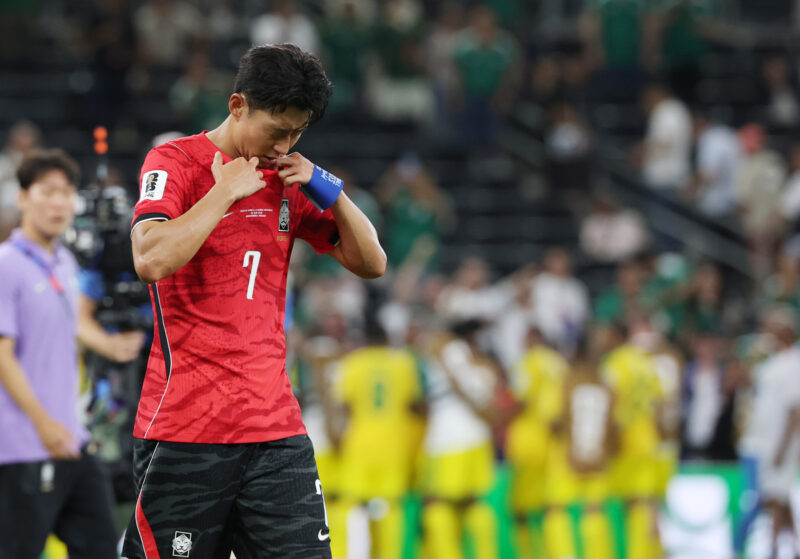 「集団食中毒か？」韓国代表監督の采配に海外メディアも驚愕　ファンからは「犯罪に近い過ち」と批判殺到