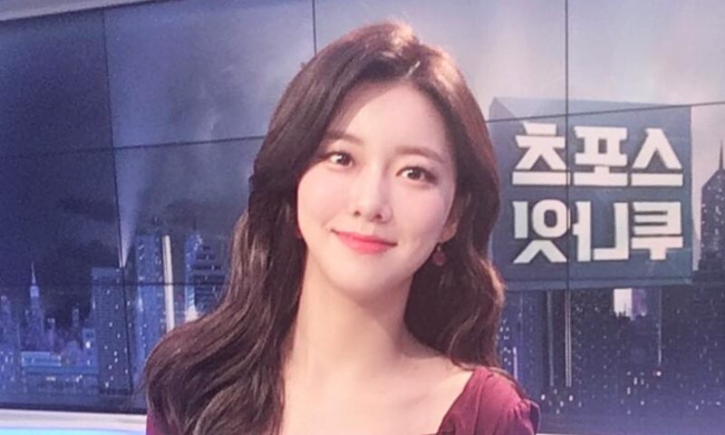 “SBS元女性アナ、財閥2世との結婚後も顕忠院で目撃「忘れない」”