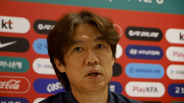 「W杯惨敗」で再び責任を負った洪明甫、12年前と何が違ったのか？